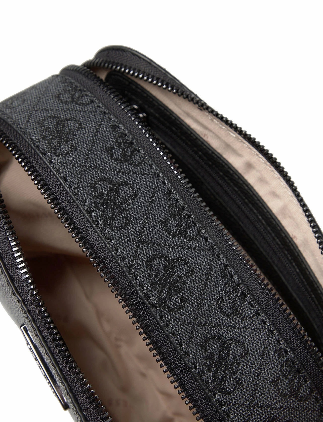 GUESS NOELLE CROSSBODY CAMERA COAL 5 GUESS NOELLE CROSSBODY CAMERA COAL - Image 5