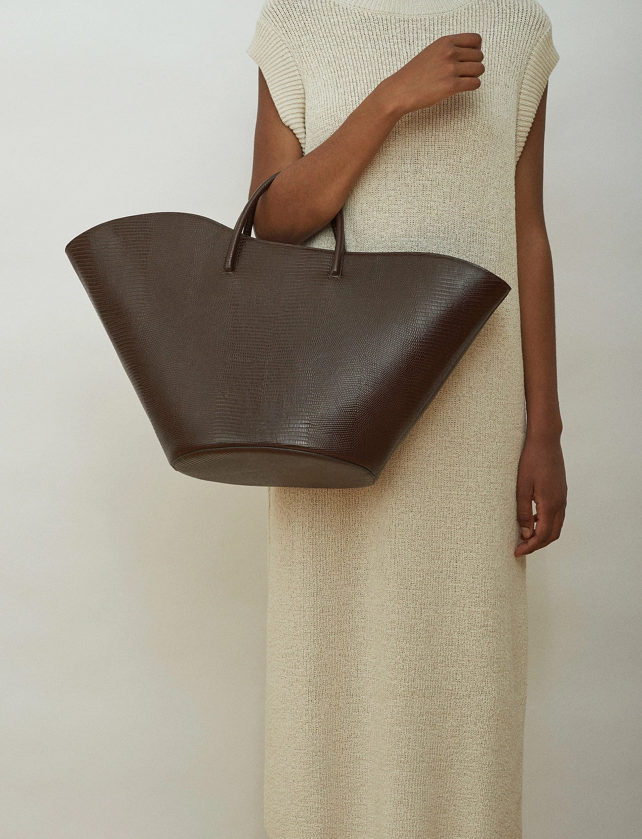 Little Liffner OPEN TULIP TOTE LARGE DARK BROWN 6 Little Liffner OPEN TULIP TOTE LARGE DARK BROWN - Image 6