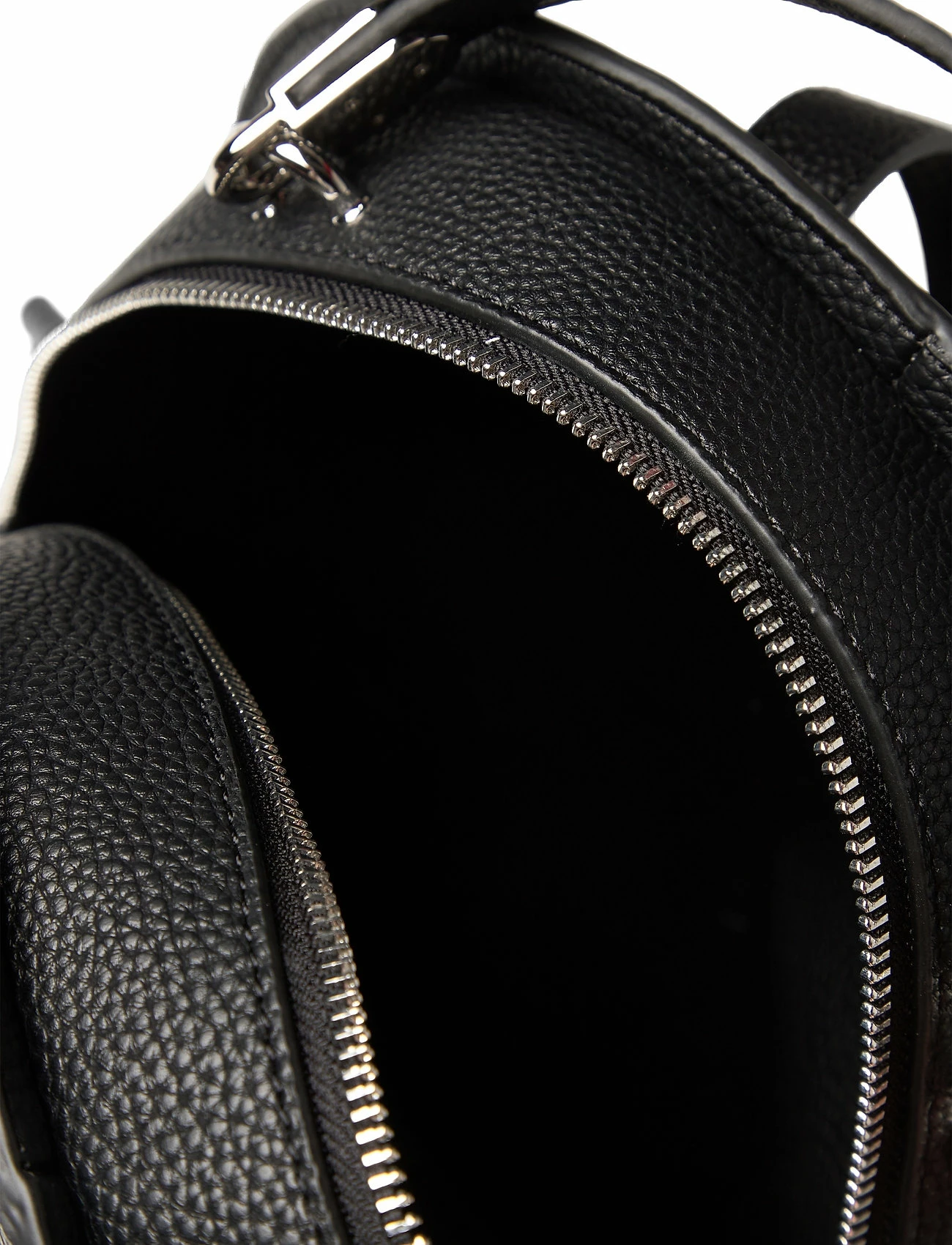 Tommy Hilfiger TH ELEMENT BACKPACK BLACK 4 Tommy Hilfiger TH ELEMENT BACKPACK BLACK - Image 4